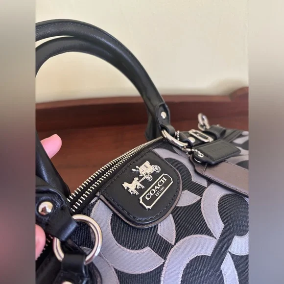 Authentic Coach bag - Picture 6 of 8